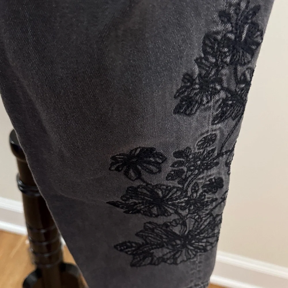 American Eagle Outfitters Charcoal Jeans with Black Floral Pattern - Picture 2 of 12